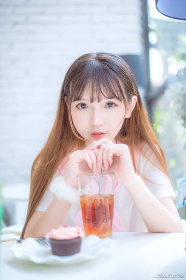 如果你懂我，就请你少些无端的猜疑，你要知道爱情的根基是信任;如果你懂我，就请你少些莫名的考验，你要知道爱情的底色是忠贞;如果你懂我，就请你少些人为的降温，你要知道爱情的保鲜是心跳;如果你懂我，就请你少些酸涩的追问，你要知道爱情的语言是无声。